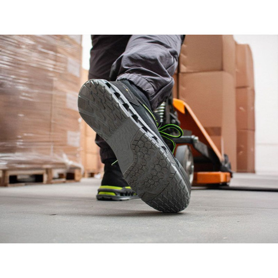 Safety shoe under MOON S1PL FO SC SR GIASCO