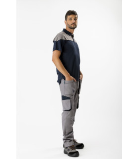 Calças combinadas de tecido elástico. Dois sacos de carga nos lados com sacos superpostos WF2650