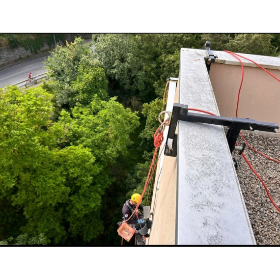Punto de anclaje para parapetos con resistencia a la ruptura de 23 kN WALLUTION KRATOS SAFETY