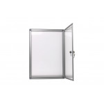 Magnetic showcase with closure