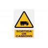Señal de peligro en catalán Perill Sortida Camions (texto y pictograma) COFAN