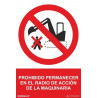 Sign prohibiting remaining in the range of action of the SEKURECO machinery