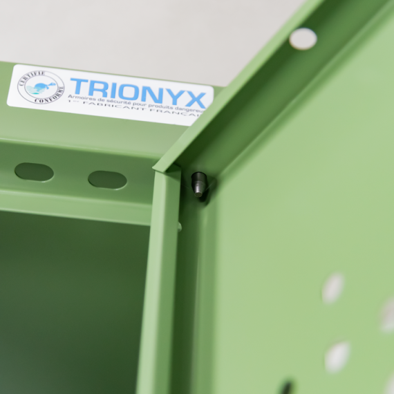 Armoire sécurisée pour pesticides avec 2 portes et 3 compartiments ECOSAFE