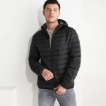Chaqueta de hombre acolchada con relleno tacto pluma y capucha fija ajustada NORWAY ROLY. REF: RA5090