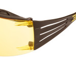 Gafas de montura amarillo/negro, antiempañante y antirrayaduras Scotchgard™ (K y N) lente ámbar (20/caja) 400X SecureFit 3M