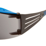 Gafas de montura azul/gris antiempañantes Scotchgard™ (K y N), lente gris SecureFit 400X (20 uds) 3M