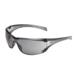 Gafas de seguridad de lente gris y montura negro verde, antirrayaduras/antiempañante 3M. REF: VIRTUAGR