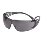 Gafas de seguridad antirrayaduras de lente gris 3M. Fuente: (Instagram)