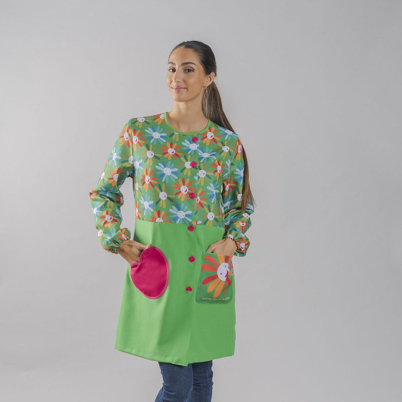 Bata mujer piropo de Agatha Ruiz de la Prada bolsillo con forma de corazón, tejido sarga UNIFORMES GARY'S 500021