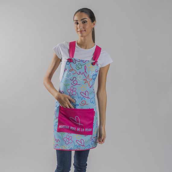 Chasuble avec des touches d'Agatha Ruíz de la Prada fuchsia et bleu avec poche, en tissu sergé UNIFORMES GARY'S 200041.