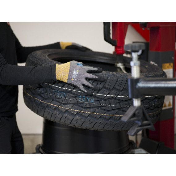 Flexible cut-resistant glove level B, suitable for touchscreens TEGERA INFINITY 8805R.