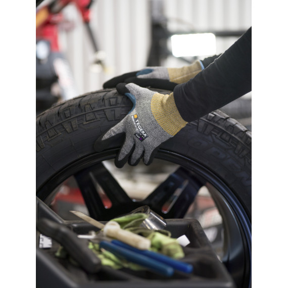 Guanto fine supersoft anti-taglio livello D calibro 15 TEGERA INFINITY 8807R