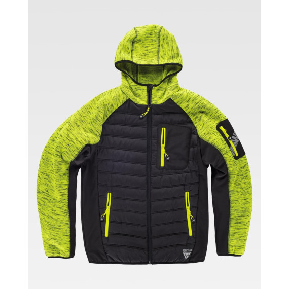 Gepolsterte Strickjacke mit Kapuze, kombiniert mit dem Stoff Workshell S9475.