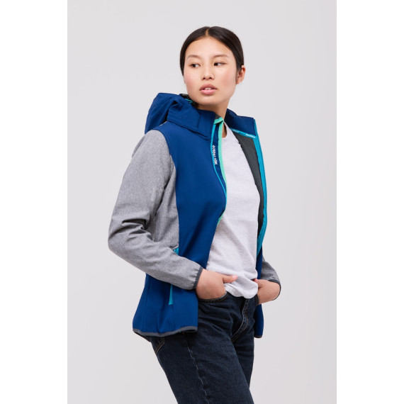 Softshell de mujer combinada tricolor. Capucha desmontable con elástico ajustable RN1010003