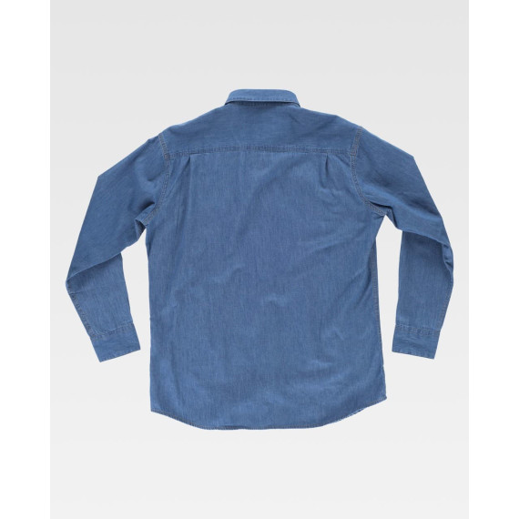 Camisa en tejido vaquero de cuello clásico y cierre central de botones B8600