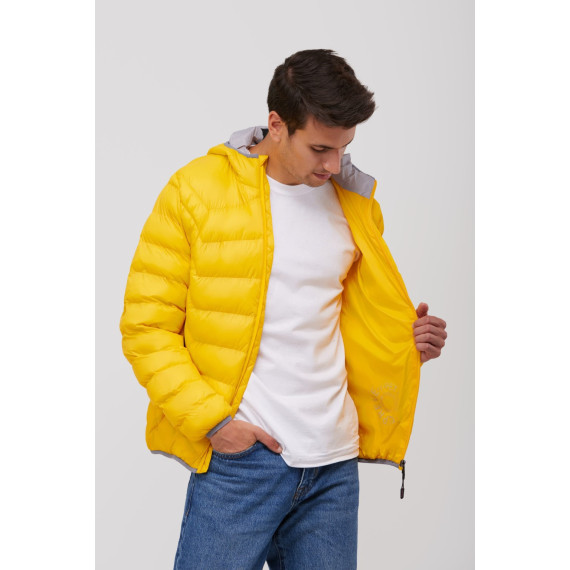 Veste matelassée RËIF avec un motif de coutures qui met en valeur l'image du dos caractéristique de la marque. 12103101