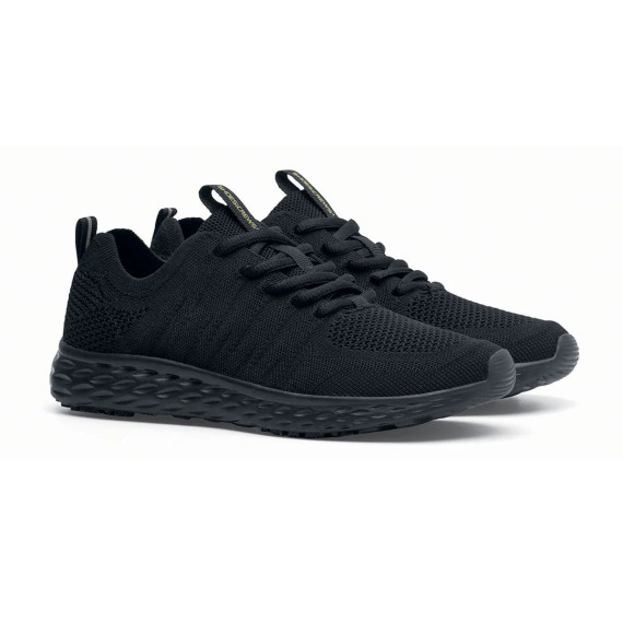 Men's sports footwear with lightweight EVERLIGHT ECO technology.